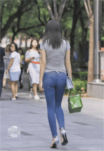 年轻妻子的工作
