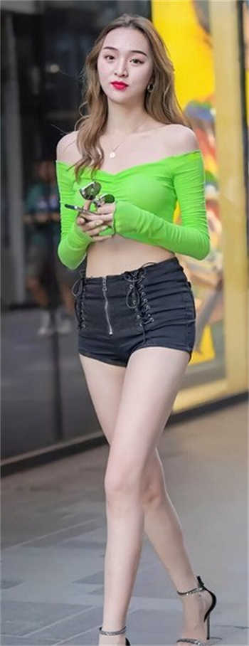 爱情公寓子乔钻进悠悠婚纱
