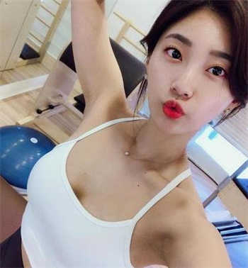 吉娜旧照被疯传