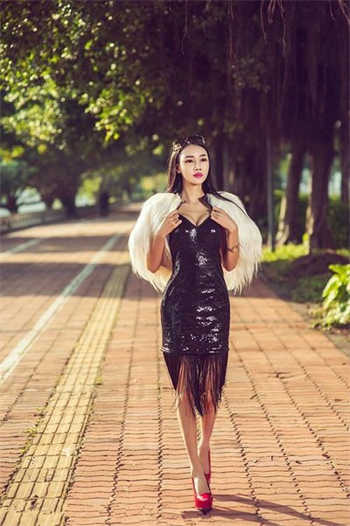 lol蕾欧娜泳池派对本子