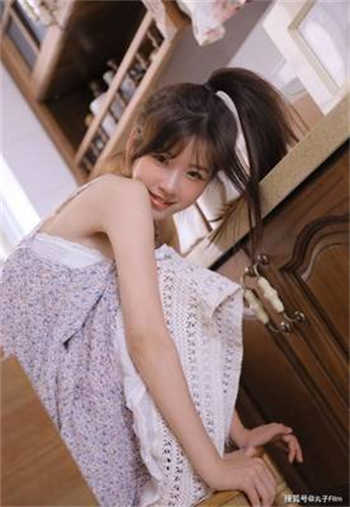 幼儿园老师拿男童取乐