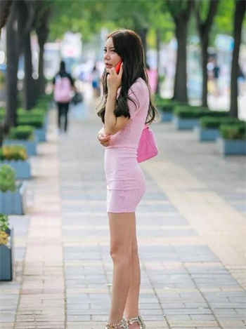 校长与陈雪若在办公室如