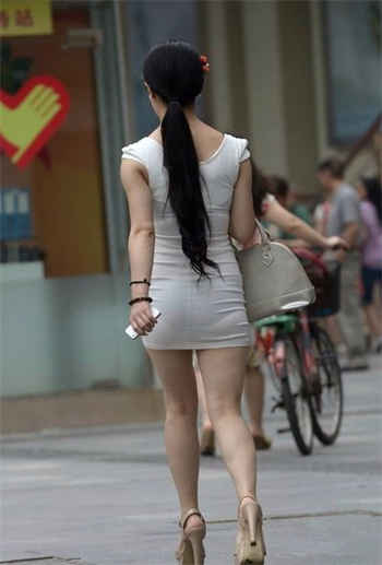 女主穿越乱世艰难生存