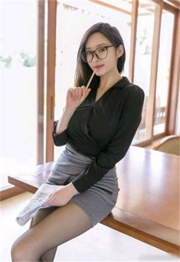 总裁女儿爱上我