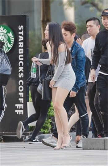 接吻边吻边解内衣视频