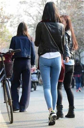 穿透明睡衣开门接快递视频