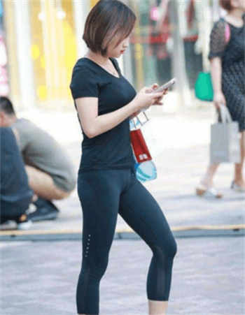 带国航妻子参加群里聚