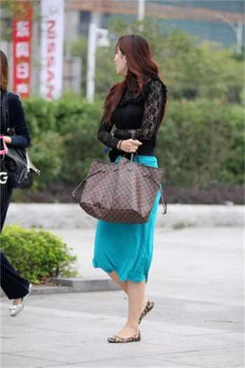 公共女澡堂图片