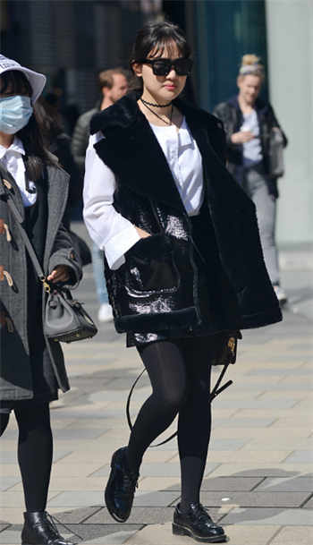 替兄弟照顾妻子