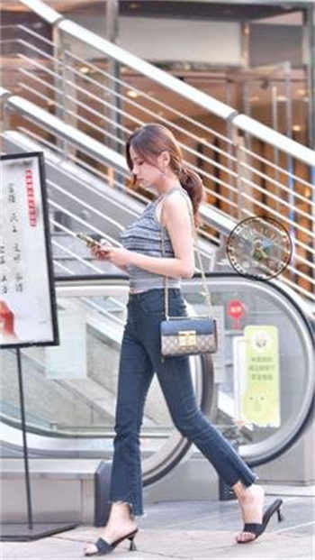 爱上我的女保镖gl